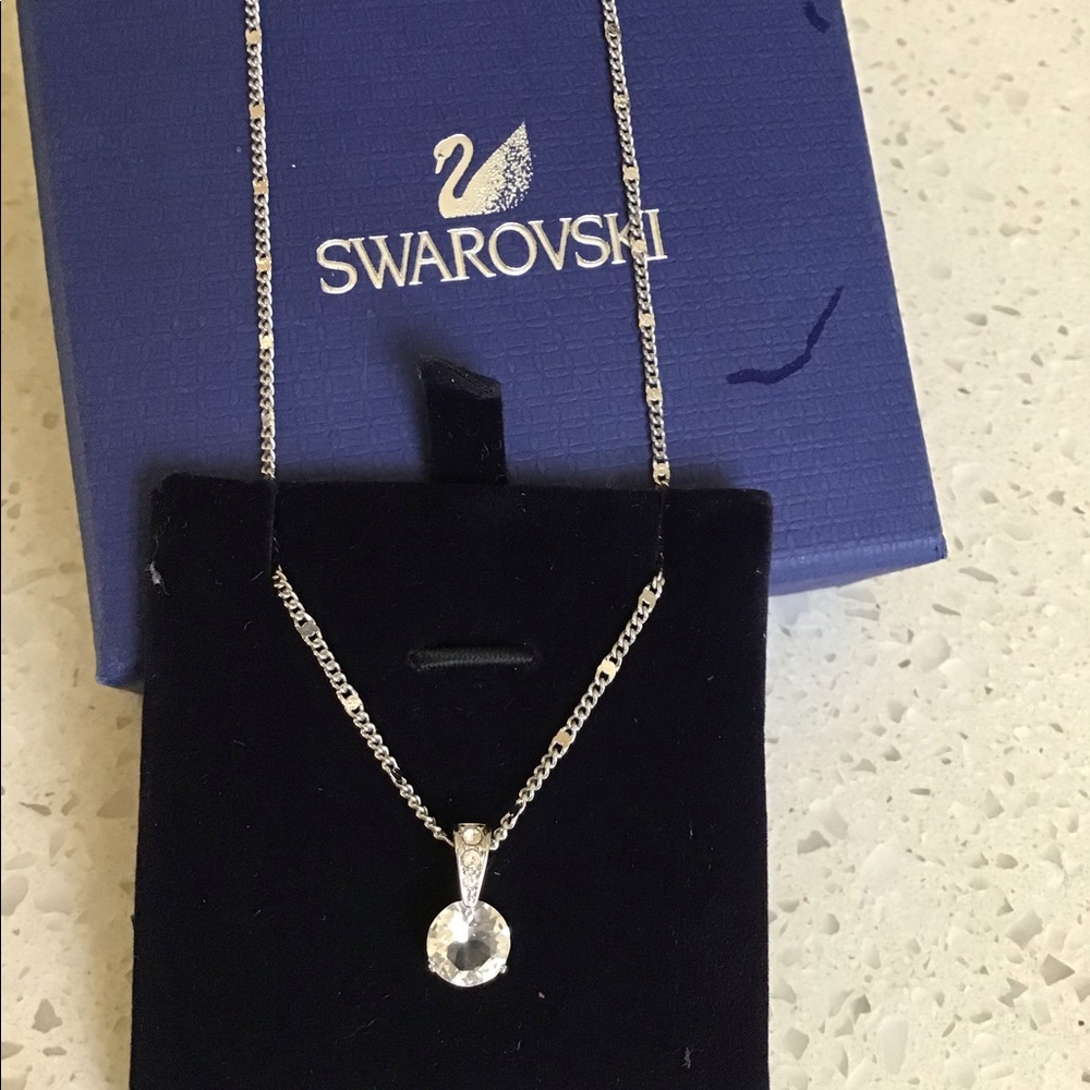SWAROVSKI SINGLE STONE PENDANT NECKLACE